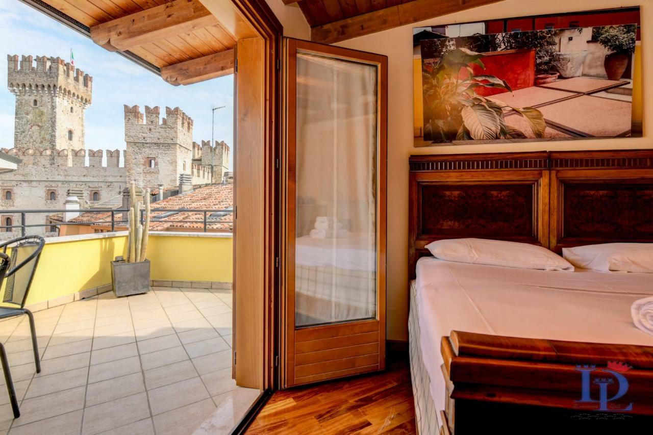 Desenzanoloft Official Partner Marriott Homes & Villas -Penthouse Never Say Never Sirmione Castle View Екстер'єр фото