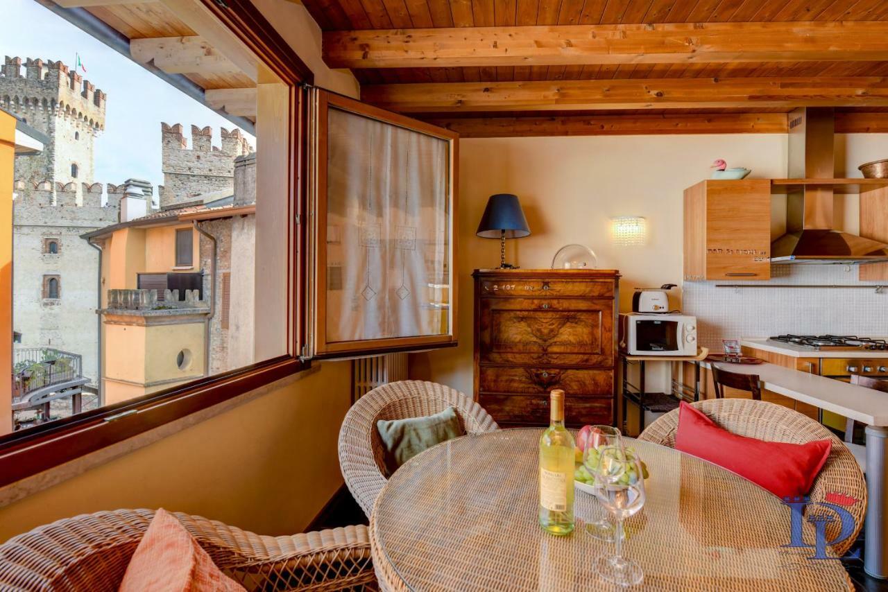 Desenzanoloft Official Partner Marriott Homes & Villas -Penthouse Never Say Never Sirmione Castle View Екстер'єр фото